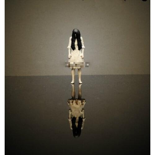 1:64 Scale Resin Die-casting American Version Of Horror Girl Doll Model Car Scene Layout Collection Decorative Toy Ornaments