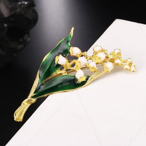 Vintage Style Gold Floral Green Leaf Brooch Trendy Alloy Enamel Lily Valley Gold Color Personality Brooch Pin Jewelry for Women