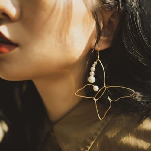 Original Butterfly Korean Dangle Earrings For Women 2021 Minority Personality Hollow Out Line Imitation Pearls Drop Earrings
