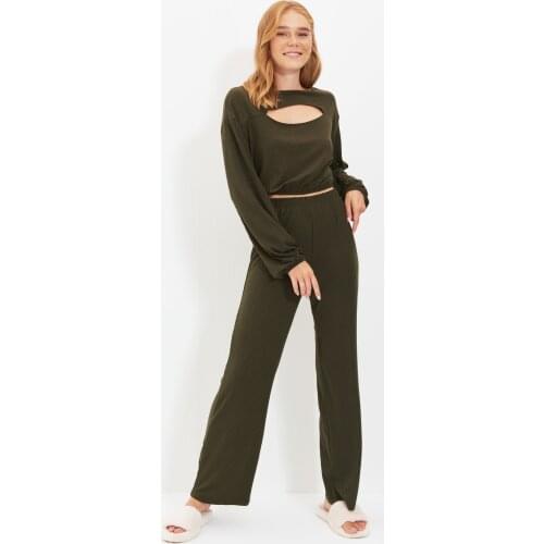 Trendyol Cut-Out Detail Camisole Knitted Pajamas Set THMAW22PT0029