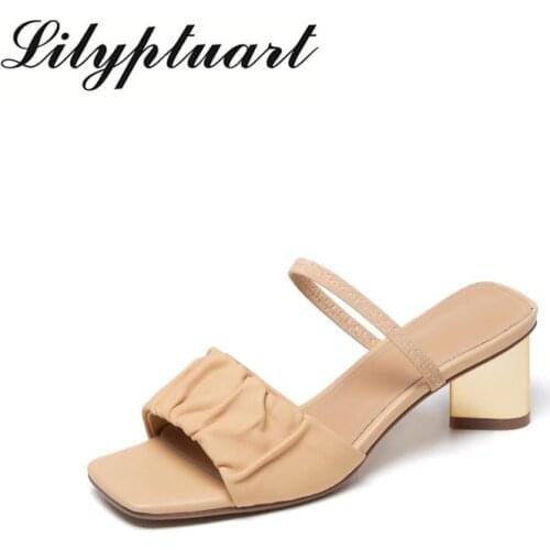 In the summer of 2021, womens new leather thick-heeled slippers are casual, comfortable, wear-resistant and non-slip slippers