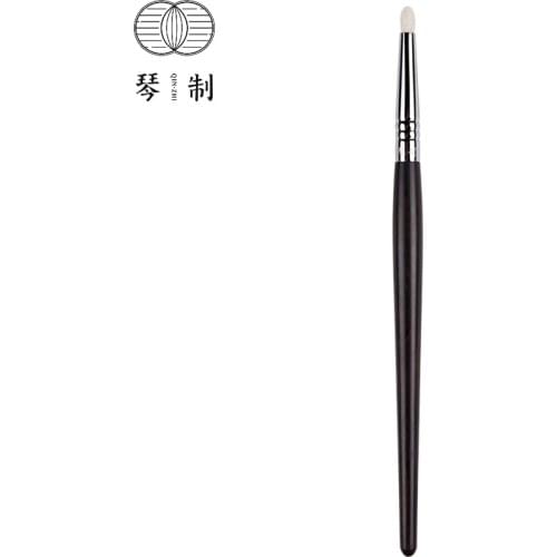 QINZHI Professional Handmade Make Up Brush G073 Small Eye Shadow Blending Brush Soft Saikoho Goat Hair Makeup Brushes