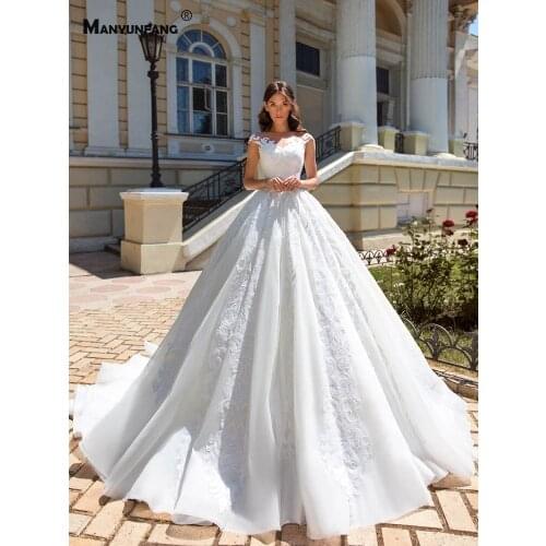 Custom Made Cap Sleeve Embroidery Appliques Tulle Bridal Ball Gown Luxury Chapel Train O-Neck Button Back Wedding Dress 2021