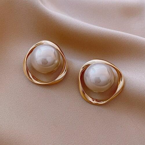 Classic Geometric Irregular Shape Hollow Out Metal Pearl Earrings For Woman Luxury Accessories For Korean Fashion Jewelry Girls