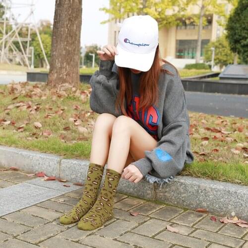 YZ-S-ZZ-0109 new fashion leopard print socks womens middle tube socks personality retro socks casual cotton socks
