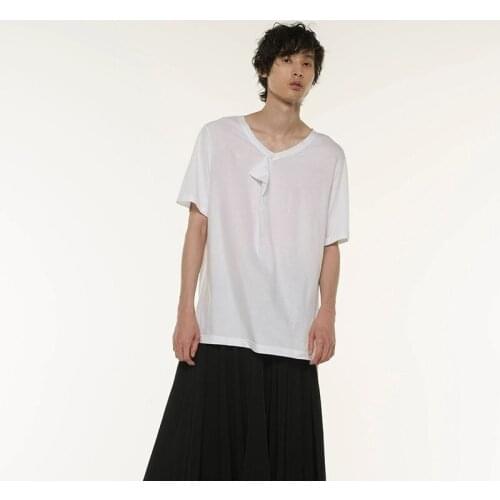 Fashionable new mens T-shirt with loose white stitching