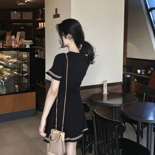 Womens bottoming Black shirt for fall/winter new style square collar clavicle scheming design long-sleeved T-shirt cropped