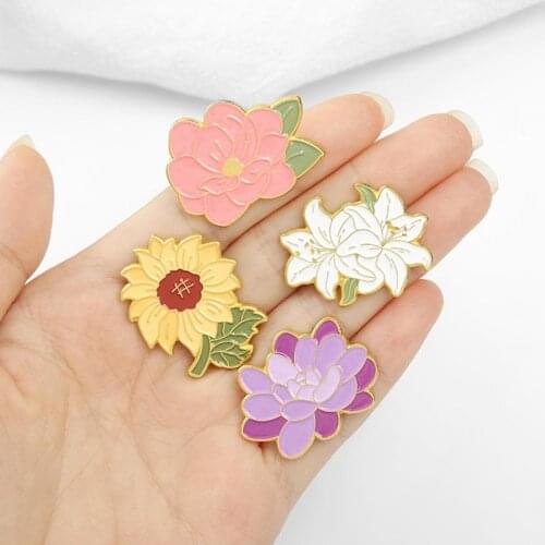 Fashion White Lightning Daisy Flower Brooch Cute Shirt Collar Denim Backpack Lapel Button Enamel Pin For Girl Women Jewelry Gift