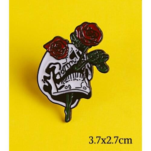 Black White Skull Skeleton Brooch Rose Flower Skull Love and Death Pins Lapel Pin Badges Jewelry Metal Badges Accessories