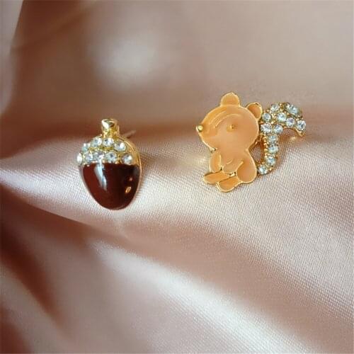 Han Edition Creative New Fashion Taste And Pinecone Alloy Earring Women Asymmetric Contracted Squirrel Stud Earrings