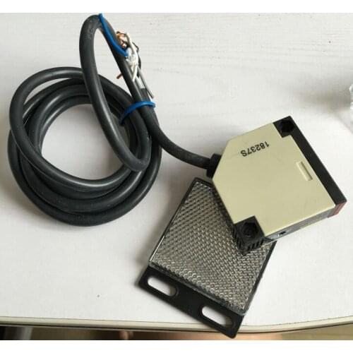 E3JK-R4M1 90-240VAC Retroreflective photoelectric sensor switch Proximity switch 1.5M cable detect distance 4M