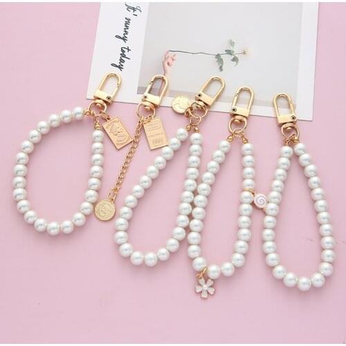 Fashion DIY Pearl Keychain for Women Trinket Womens Bag Key Chains Gift Peal Beads Keyring Airpods Cas Holder Jewelry Accessory