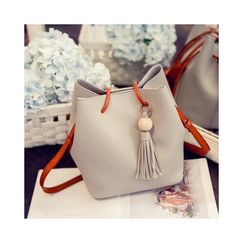 Womens Bag 2020 New Wooden Bead Water Bucket Mother Bag Two-piece Fashion Tassel Handbag Single-shoulder Slant Bag