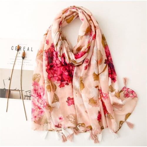 2021 Fashion Retro Rose Floral Tassel Viscose Shawl Scarf High Quality Print Soft Neckerchief Autumn Foulards Muslim Hijab Sjaal