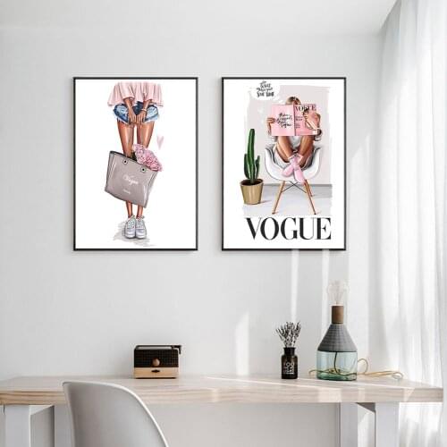 Indoor Nordic Decor Wall Art Canvas Poster Print Fashion Girl with Bag Girl Painting Decor Picture Living Room Bedroom
