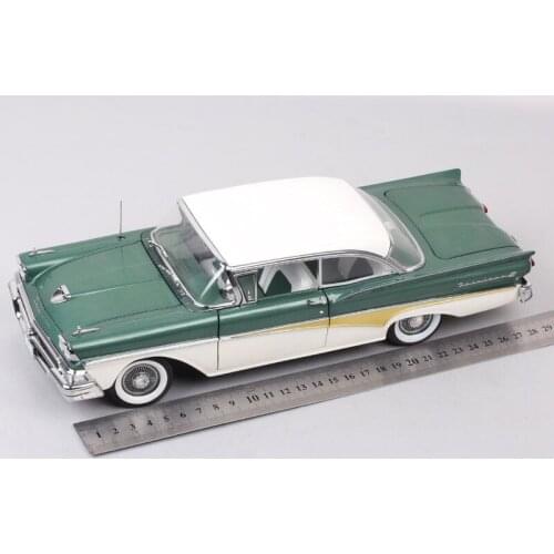 Diecast 1/18 Ford Fairlane 500 1958 Hardtop Classic Car Simulation Vehicle Model Static Collection Toy Souvenir Display Gifts