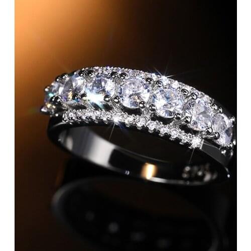 Huitan Newly Fresh Design Women Wedding Rings with Cubic Zirconia Stobe Crystal Shiny Female Accessories Party Fashion Jewelry