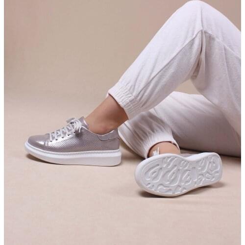 Women Sports Shoes Mink Lace-Up Thick Sole Sneakers 2021 Summer Season