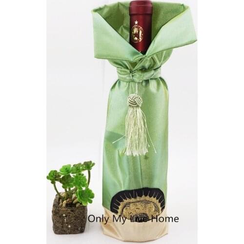 10 pcs Sun Tassel 750ml Chinese Wine Bottle Bag Dust Cover Christmas Decoration Satin Table Ornaments Packaging Pouches