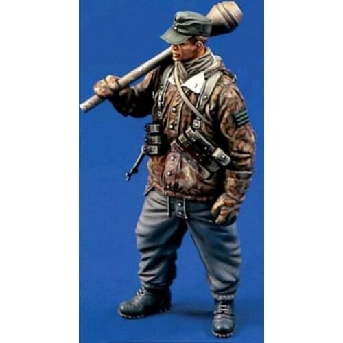 1/16 Scale Unpainted Resin Figure soldier with Bazooka collection figure