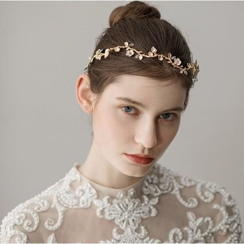 Romantic Sweetheart Bridal Headdress Alloy Leaves Pearls Ceramics Flower Hair Hoop for Wedding Perform Studio Travel Photo O352