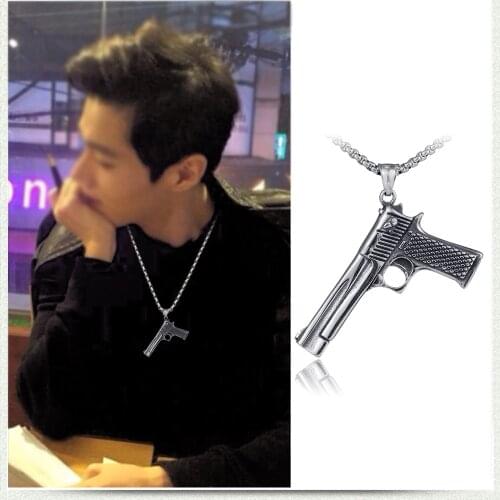 Hip Hop Pistol Assault Grab Pendant Necklace Men Women Stainless Steel Chain Fashion Smooth Jewelry Gift Gothic Special Forces