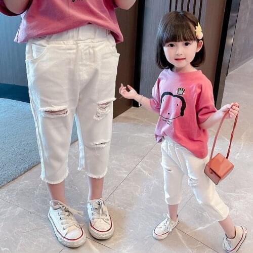 Girls' summer pants 2021 new childrens wear Korean girls' white jeans cropped trousers with holes