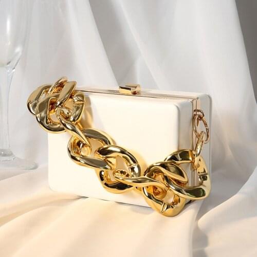 New 2021 PU Leather Fashion Chains Women Messenger Purse Day Clutches Fashion Lady Shoulder Crossbody Bags Black White Handbag