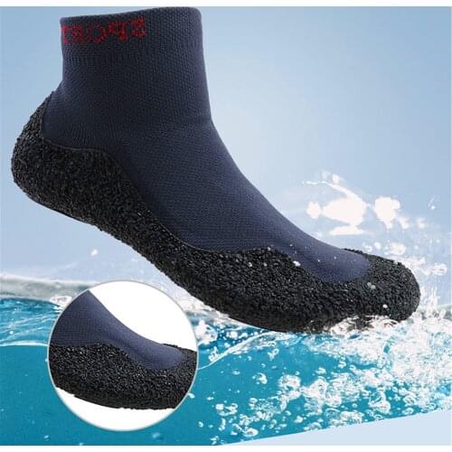 2021 Fly Fishing Beach Shoes Tracing Boots Rock Fisher Wading Diving Swim Sport Fitness Omelet Fishing Waders Shoe Socks Clothes