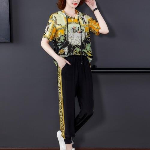 Sets for women summer 2020 New Fashion Casual Two-piece Set Female short sleeve top Hooded cropped pants suit spring elegant