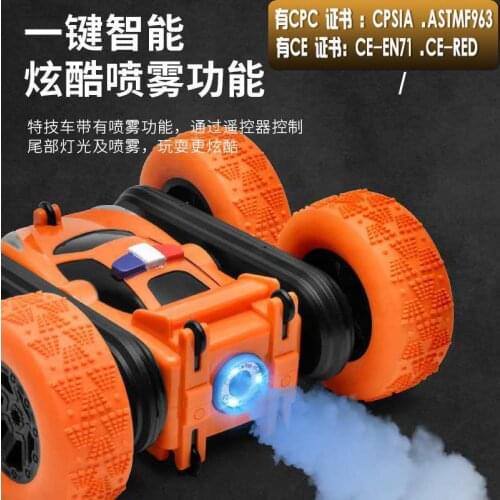 Doki 1:24 Double-sided Tipping Stunt Spray Remote Control Car Puzzle Night Market Stall Childrens Toy Car Gift Cool Spray 2021