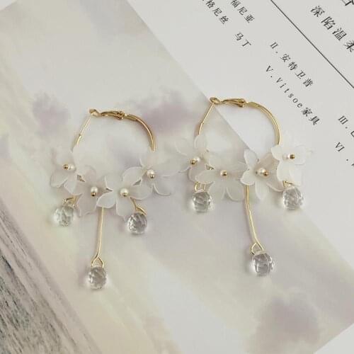Fashion Korean Personality Fairy Flower Circle Earrings Golden Color Circle Water Drop Crystal Pendant Petal Earrings For Women