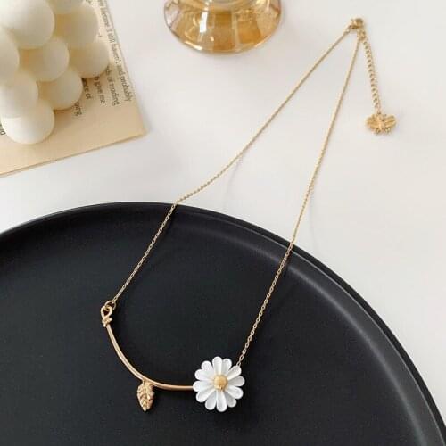 Small fresh Daisy Necklace For Women simple cold wind necklace temperament flower clavicle chain neck jewelry gifts