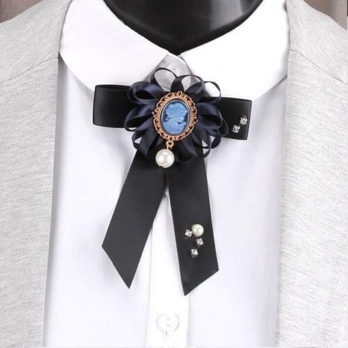 SUQI Vintage Fabric Bow Pearl Rhinestone Brooches For Women Neck Tie Pins Party Ribbon Brooch Jewelry Clothing Accessories Gifts