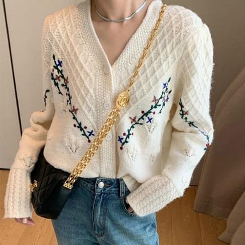 Embroidered crochet retro sweater coat womens cardigans autumn winter 2021 temperament French lazy style knitted short cardigan