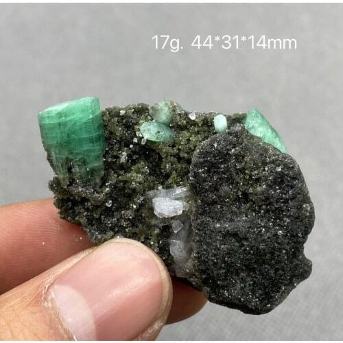100% Natural green emerald mineral gem-grade crystal specimens stones and crystals quartz crystals