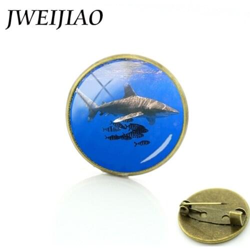 JWEIJIAO Exclusive Shark Animal Brooches Mens Glass Cabochon Fish Picture Pins Brooch Sea Party Jewelry E986