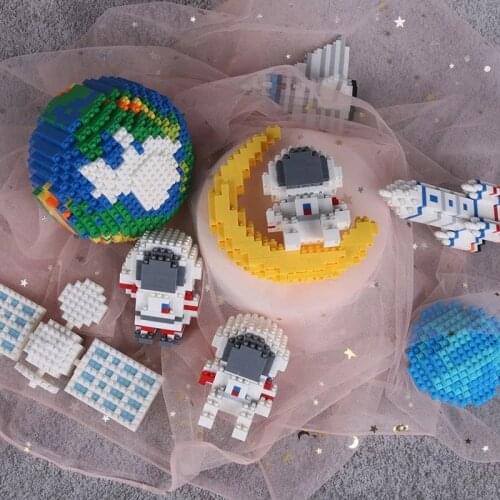 Earth Animal Cartoon Plane Space Station Saturn Rocket Building Blocks City Shuttle Astronaut Figure Bricks Set Children Toys