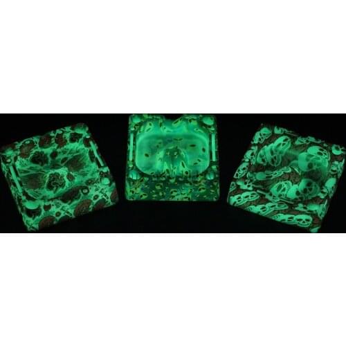 Skull alien pattern Extra Thick Silicone Ashtray Smokeless Round Ash tray Smoke Swirl (Food Grade Silicone) Safe Glass Holds