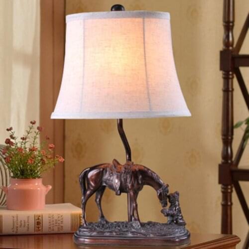 European Personality Resin Horse Table Lamp Retro Desk Lights for Living Room Bedroom Bedside Study Indoor Lighting Decoration