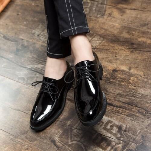 New Design Luxury Patent Leather Lace Up Male Dress Shoes Party Wedding Formal Footwear Men Brogue Shoes 678