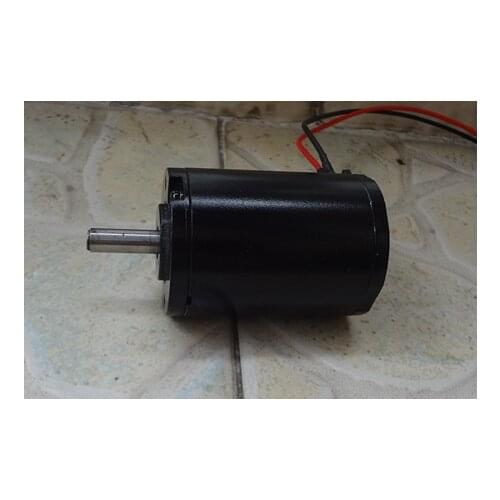 Low dc resistance permanent magnet wind turbine hand generator