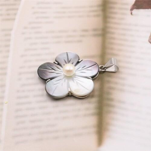 New Romantic Natural White Abalone Shell Flower Necklace Pendant Sweater Chain Accessories Women Fashion Jewelry Diy Gift D06