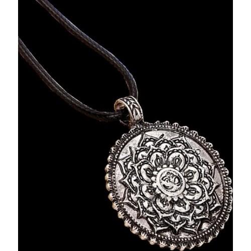 Retro Tibet Buddhism Spiritual Vintage Pendant Necklace Prayering Mandala Lotus Necklaces for Women Men Amulet Religious Jewelry