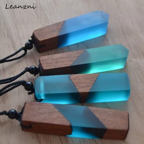 Leanzni Necklace