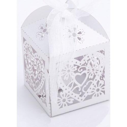 DABONAS 50pcs Hollow Love Heart Cake Box Pearl paper Dragee Box Wedding Favor Box with ribbon Drop Shipping