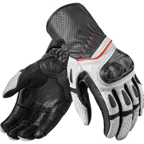 Bay Wan Yi yang Moto Gloves