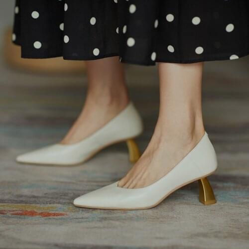 White high heels women 2021 new wild fashion pointed French V-tone elegant shallow mouth