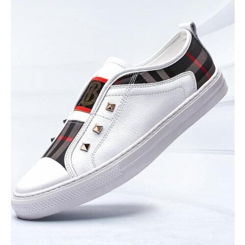 Casual mens shoes fashion Mens Moccasins soft-soled loafers youth board shoes go with lazy shoes trend