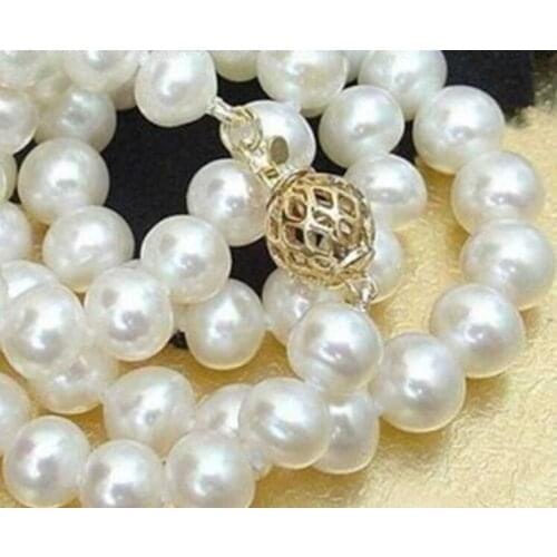 8-9mm white AKOYA SALTWATER cultured pearl necklace 18"